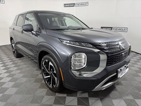 Used 2024 Mitsubishi Outlander SE image 8