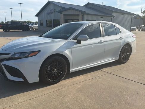 Used 2022 Toyota Camry SE FWD image 5