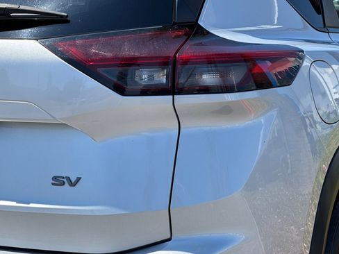 Used 2024 Nissan Rogue SV FWD image 12