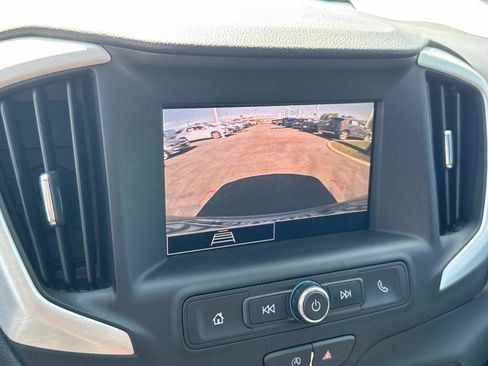 Used 2024 GMC Terrain SLE image 30