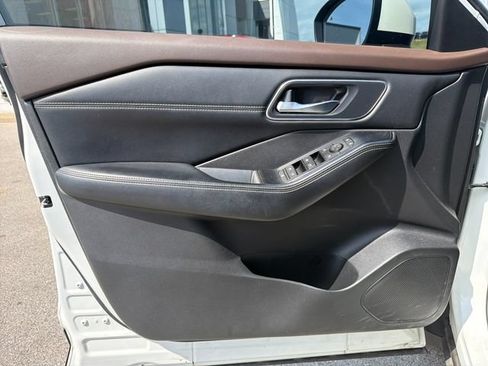 Used 2021 Nissan Rogue SV w/ Premium Package AWD/4WD image 8