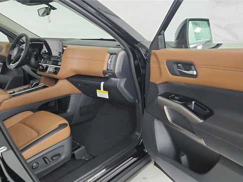 Used 2024 Nissan Pathfinder Platinum w/ Lighting Package (N92) AWD/4WD image 26