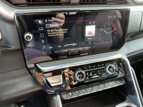 Used 2025 GMC Sierra 3500 Denali w/ Denali Reserve Package image 16