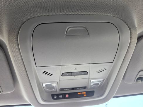 Used 2018 GMC Acadia SLT FWD image 19