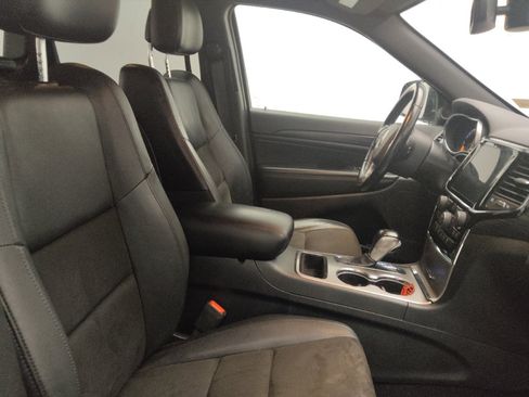Used 2020 Jeep Grand Cherokee Laredo w/ Laredo X Package RWD image 21