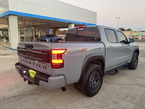 Used 2025 Nissan Frontier PRO-4X w/ Black Accent Package image 5