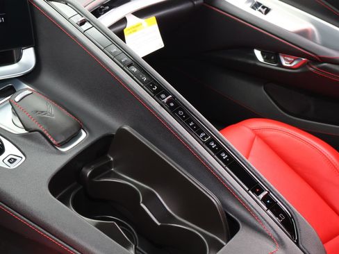 Used 2021 Chevrolet Corvette Stingray Convertible w/ Z51 Performance Package image 24