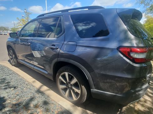 Used 2024 Honda Pilot Touring image 4