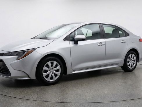 Used 2025 Toyota Corolla LE FWD image 3