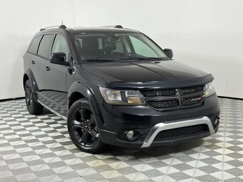 Used 2019 Dodge Journey Crossroad FWD image 2