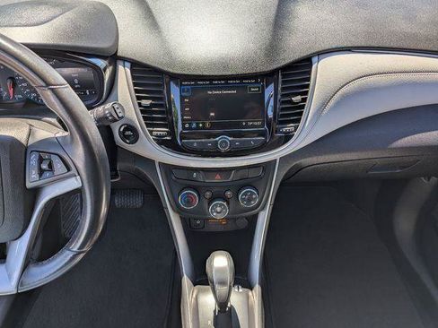 Used 2019 Chevrolet Trax LT w/ LT Convenience Package FWD image 17