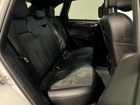 Used 2021 Porsche Macan image 33