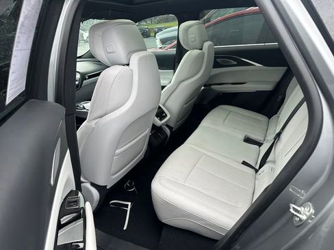 Used 2024 Cadillac Lyriq Luxury image 6