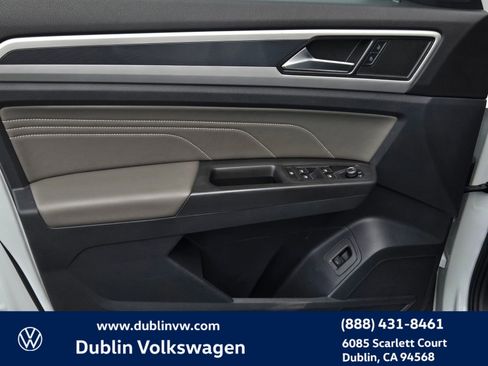 Certified 2022 Volkswagen Atlas SEL R-Line image 10