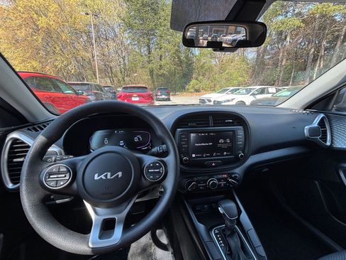 Used 2025 Kia Soul LX w/ LX Technology Package image 33