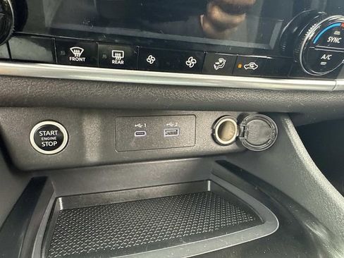 Used 2023 Nissan Rogue SV AWD/4WD image 32