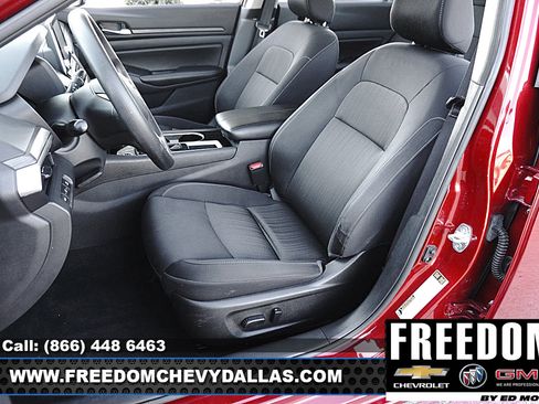 Used 2024 Nissan Altima 2.5 SV FWD image 9