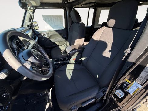 Used 2023 Jeep Wrangler Unlimited image 10