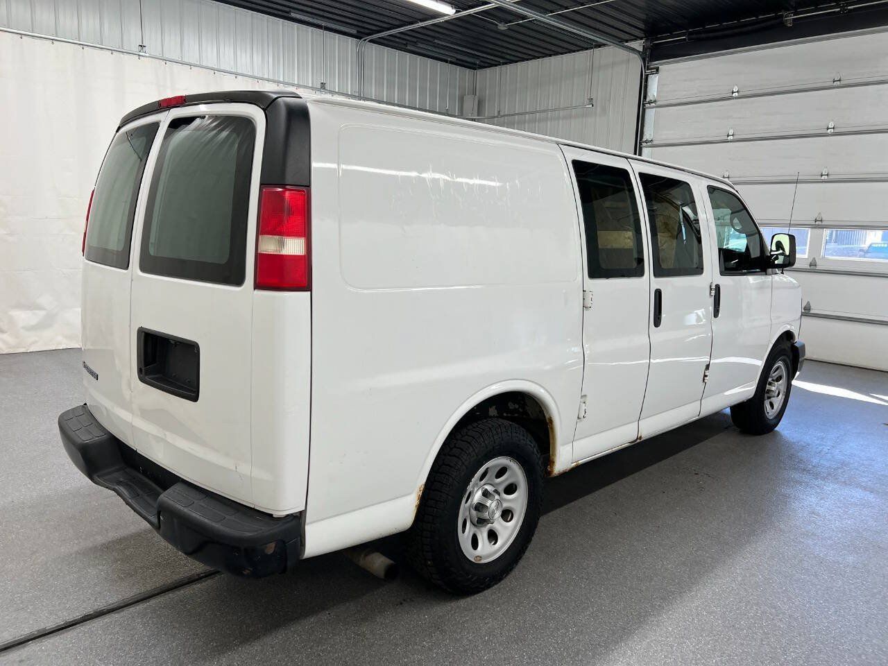 Used 2014 Chevrolet Express 1500 RWD image 4