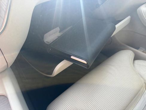 Used 2018 Volvo XC60 T8 Inscription w/ Luxury Seat Package image 26