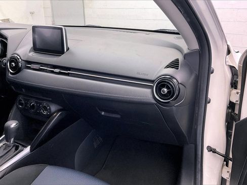 Used 2017 Toyota Yaris iA image 16