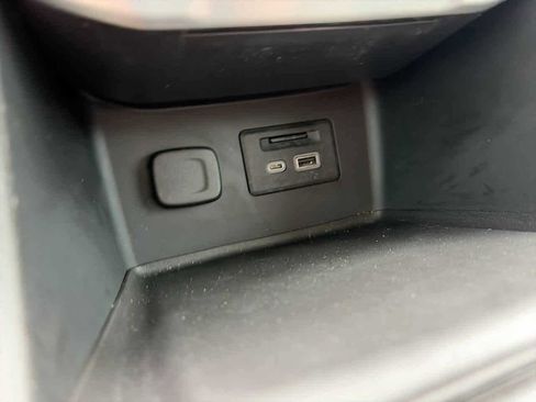 Used 2021 GMC Acadia SLT w/ LPO, Floor Liner Package FWD image 22