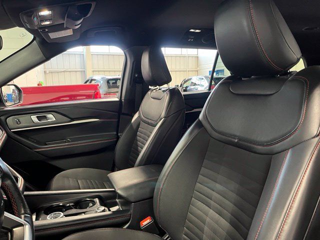 Used 2025 Ford Explorer ST-Line AWD/4WD image 24