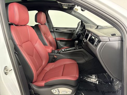 Certified 2026 Porsche Macan Turbo AWD/4WD image 24