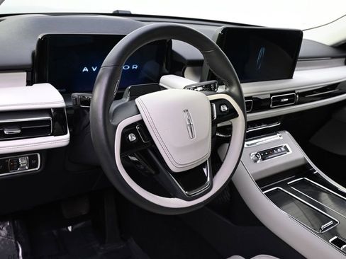 Used 2025 Lincoln Aviator Reserve w/ Equipment Group 201A image 11