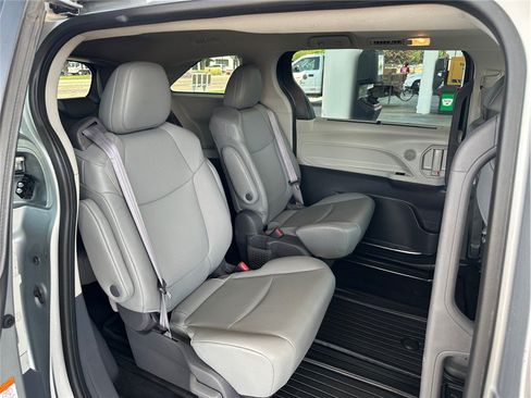 Used 2021 Toyota Sienna XLE w/ XLE Plus Package AWD/4WD image 16