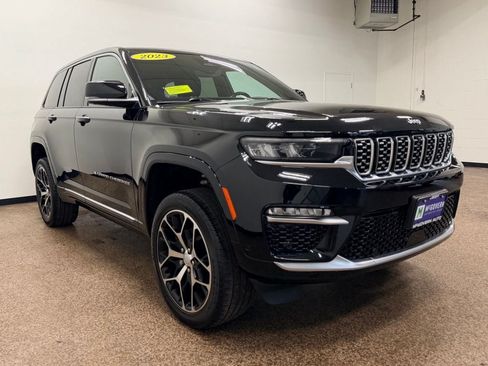 Used 2023 Jeep Grand Cherokee Summit AWD/4WD image 8