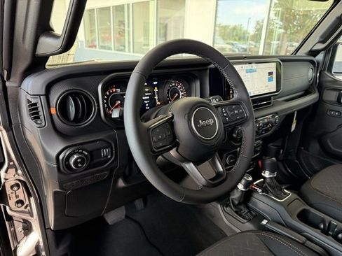 New 2025 Jeep Gladiator Mojave w/ Convenience Group image 14
