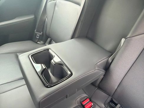 Used 2025 Toyota Crown Signia AWD/4WD image 36