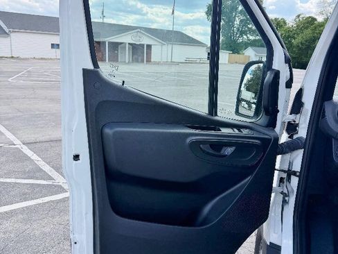 Used 2021 Mercedes-Benz Sprinter 2500 w/ Bench Seat Package image 9