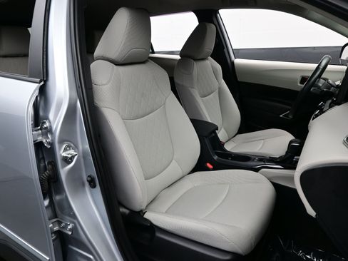 Used 2023 Toyota Corolla Cross LE image 13