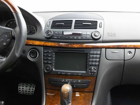 Used 2005 Mercedes-Benz E 500 Sedan image 38