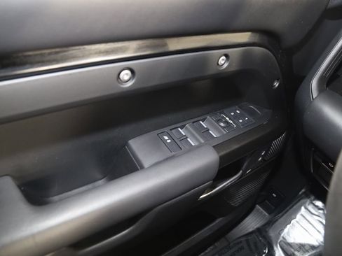 Used 2023 Land Rover Defender 110 V8 image 30