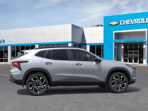 Used 2026 Chevrolet Trax RS FWD image 5