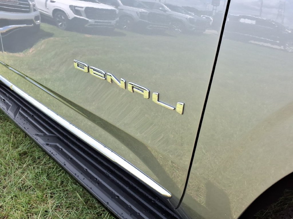 New 2026 GMC Yukon Denali w/ LPO, Floor Liner Package AWD/4WD image 10