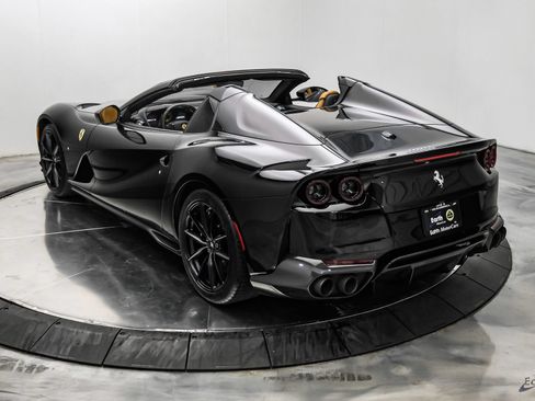 Used 2022 Ferrari 812 GTS RWD image 15