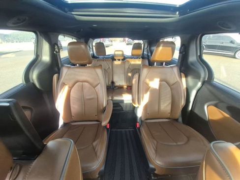 Used 2020 Chrysler Pacifica Limited w/ Advanced Safetytec Group image 29