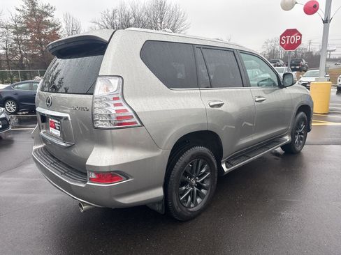 Used 2023 Lexus GX 460 Premium w/ Premium Package image 5