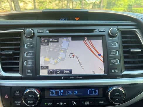 Used 2019 Toyota Highlander Limited AWD/4WD image 17