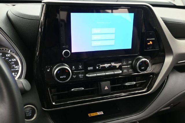 Used 2025 Toyota Highlander XLE AWD/4WD image 26