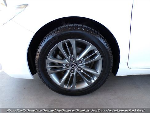 Used 2016 Toyota Camry SE FWD image 43