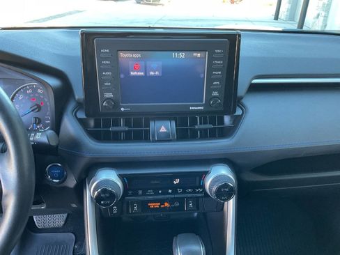 Used 2022 Toyota RAV4 SE w/ Convenience Package image 16