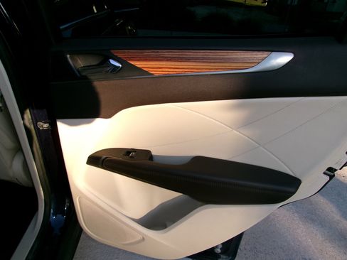 Used 2015 Lincoln MKC AWD w/ Equipment Group 101A Select image 16