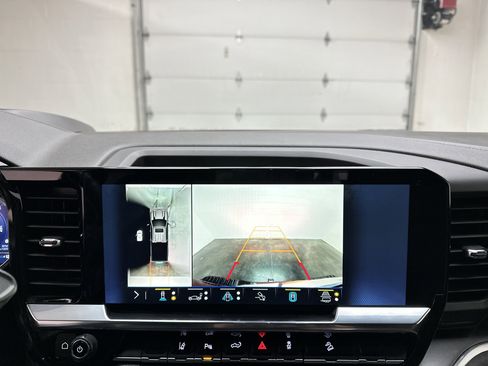 Used 2024 Chevrolet Silverado 2500 High Country w/ Technology Package image 39