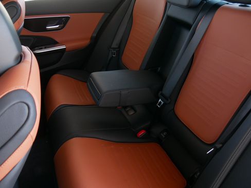 Used 2024 Mercedes-Benz C 300 4MATIC Sedan image 11