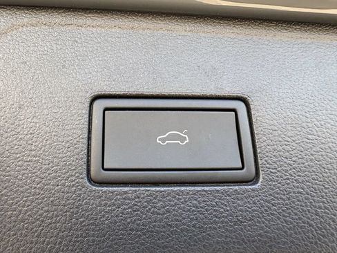 Used 2025 Volkswagen Atlas SE FWD image 27